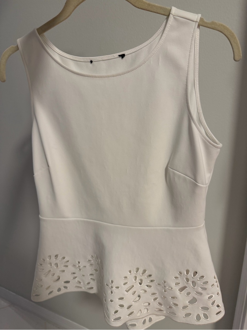Boston Proper Beyond Travel White Peplum Laser-Cut Top in Small - Picture 9 of 9